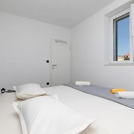 Viva Apartment Split